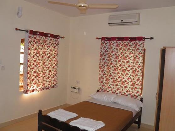 The Crib Hotel Морджим Екстериор снимка